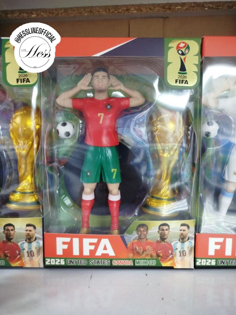 فیگور فوتبالیست با جام